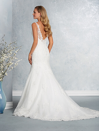 lace wedding dress with plunging backline a2605, size 12 lace wedding dress with plunging backline a2605, size 12